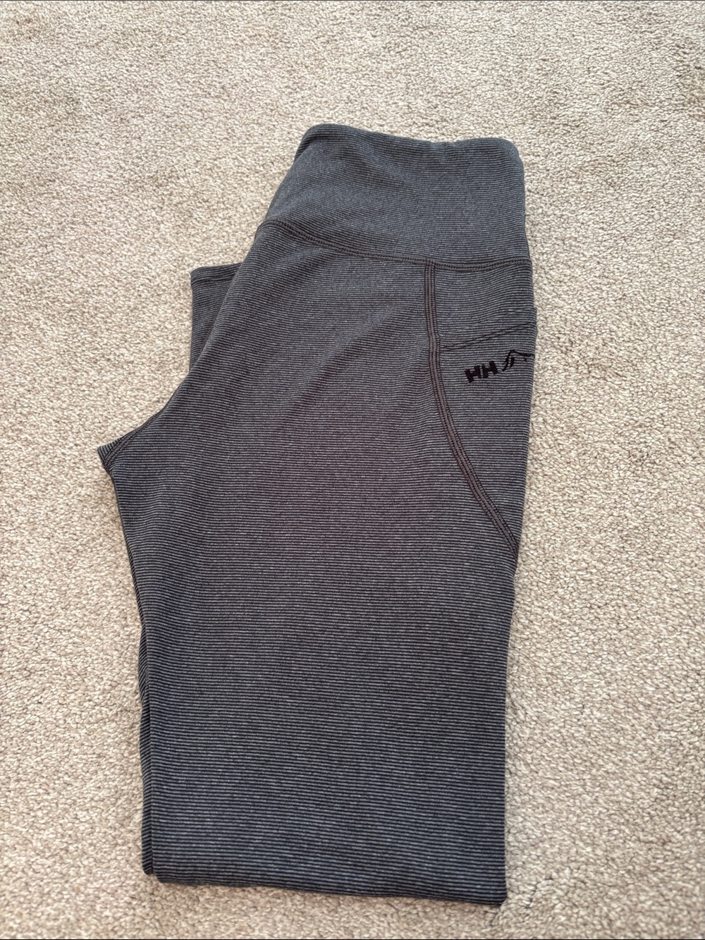 Helly Hansen women’s Charcoal Gray Performance Leggings. Size S.